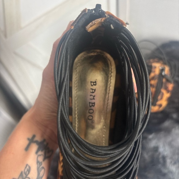 Leopard Print Women's Shoes with Black Straps - Picture 3 of 6